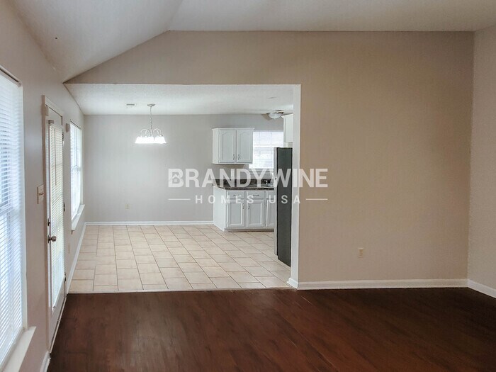 Building Photo - 4431 Grand Pyramid Dr