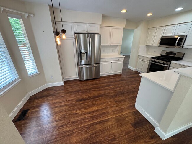 Building Photo - Available for Rent in Lone Tree's Desirable Carriage Club Neighborhood!