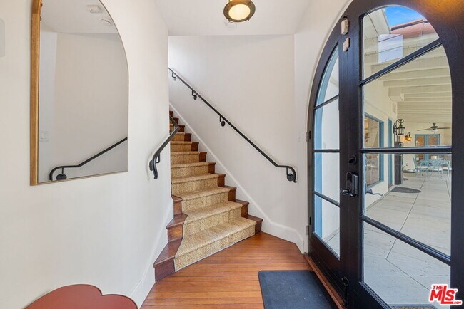 Building Photo - 608 S Indian Trail