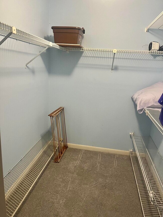 Building Photo - 7831 Willow Spring Dr