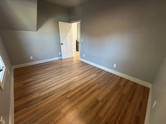 Building Photo - Stunning Remodeled 4 BR in North Missoula