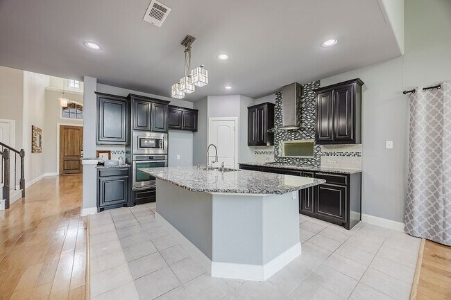 Building Photo - 15516 Mayflower Trail