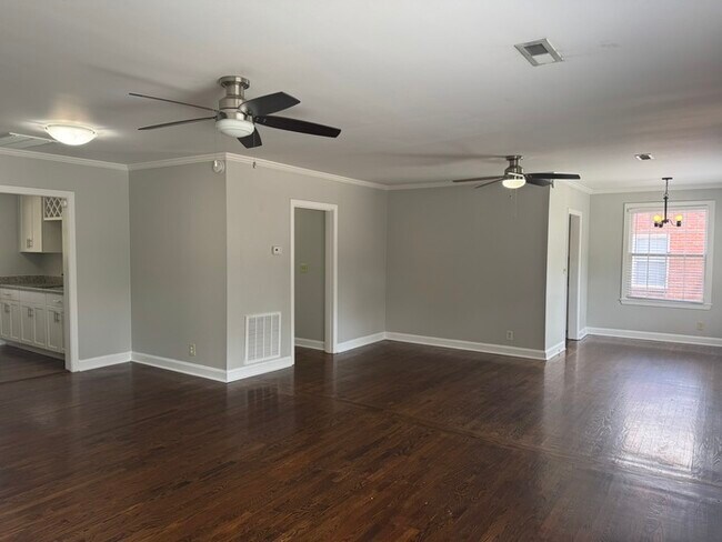 Building Photo - 5532 Kendall Dr