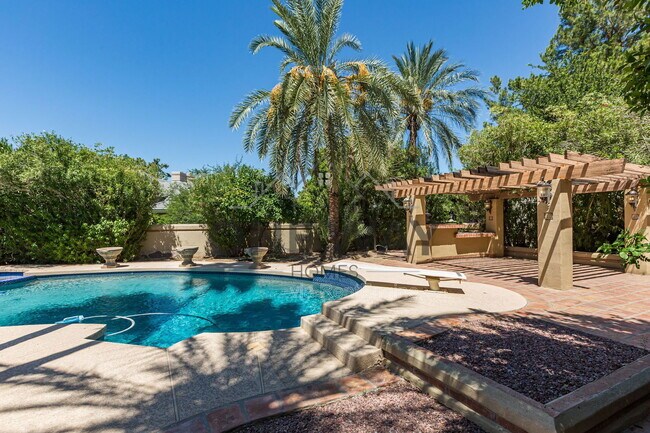 Building Photo - 49 Biltmore Estates Dr