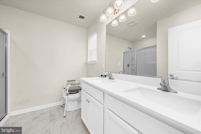 Building Photo - 114 Petal Dr