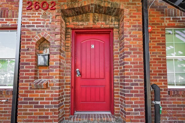 Building Photo - 2602 Isabella St