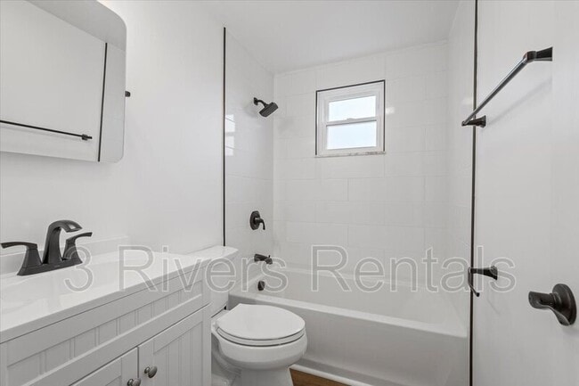 Building Photo - 1303 Cloverdale St