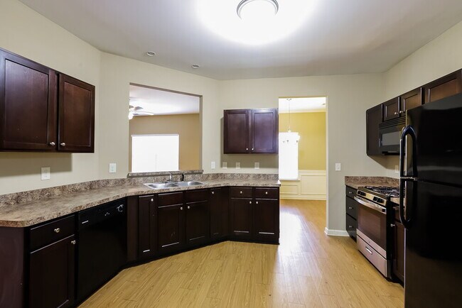 Building Photo - 496 Hill Crest Cir