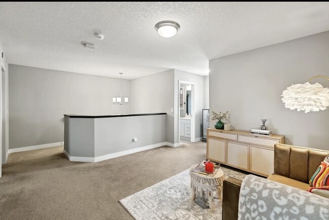 Building Photo - 5668 Cattail Ct NE