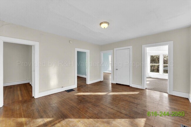 Building Photo - 1335 Hamilton Ave NW