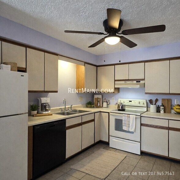 Building Photo - 10 Hartley St