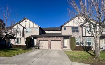 Building Photo - NEWLY RENOVATED! Spacious 2-Bedroom Townhome in a Charming Cul-de-Sac!