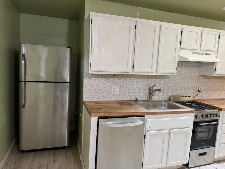 Building Photo - 852 Kellogg Ave