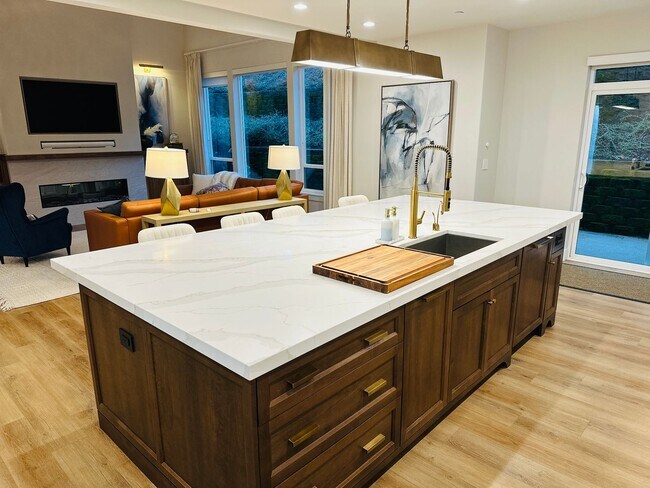 Building Photo - Gorgeous Custom Camas Home