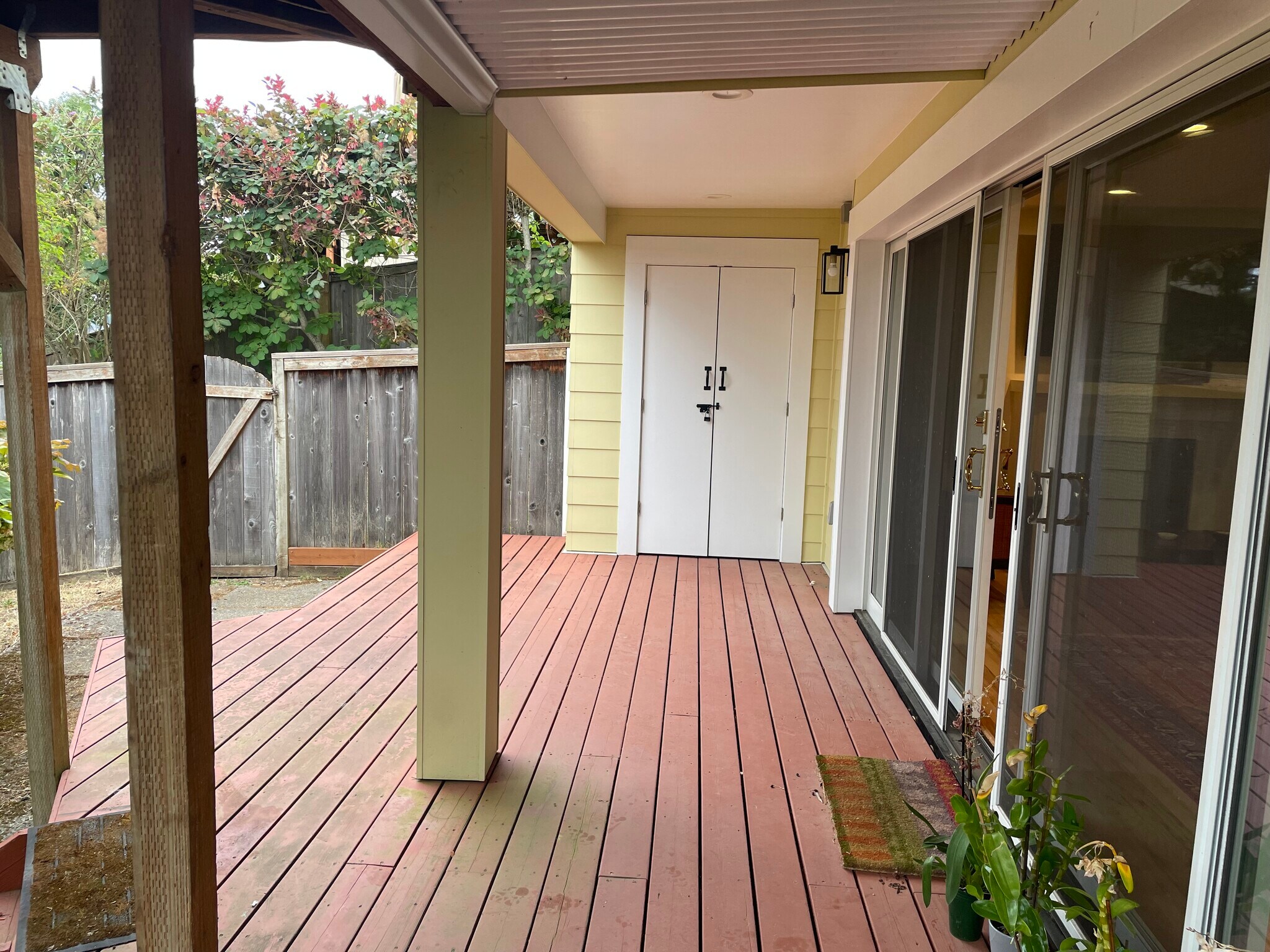 Deck - 2811 30th Ave W