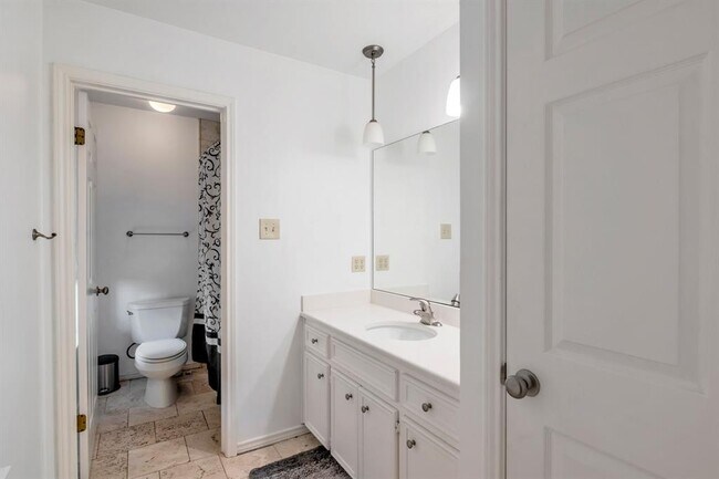 Building Photo - 10903 Chateau Hill