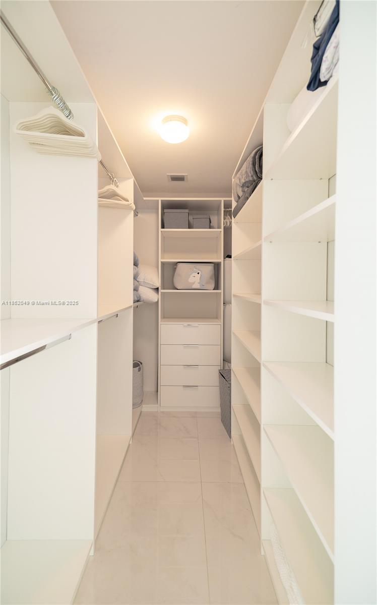 Building Photo - 650 NE 32nd St