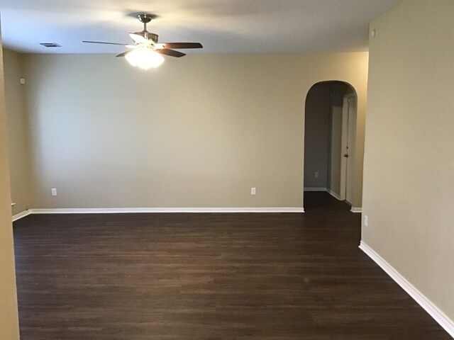 Building Photo - 1703 Oak Valley Dr