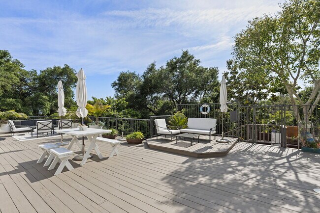 Building Photo - 641 Walther Way
