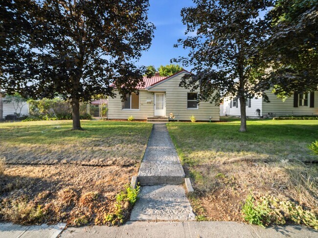 Building Photo - 2716 W Everett Ave