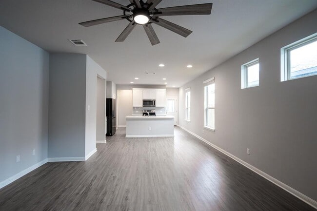 Building Photo - 208 Kellys Heroes Wy