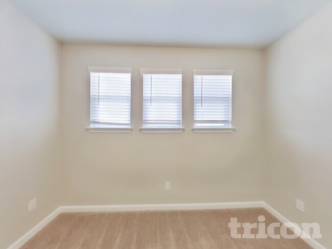 Building Photo - 5915 Noah Pl