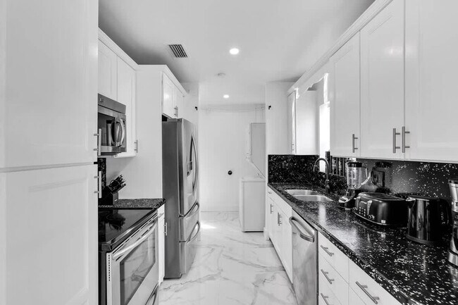 Building Photo - 7001 Coolidge St