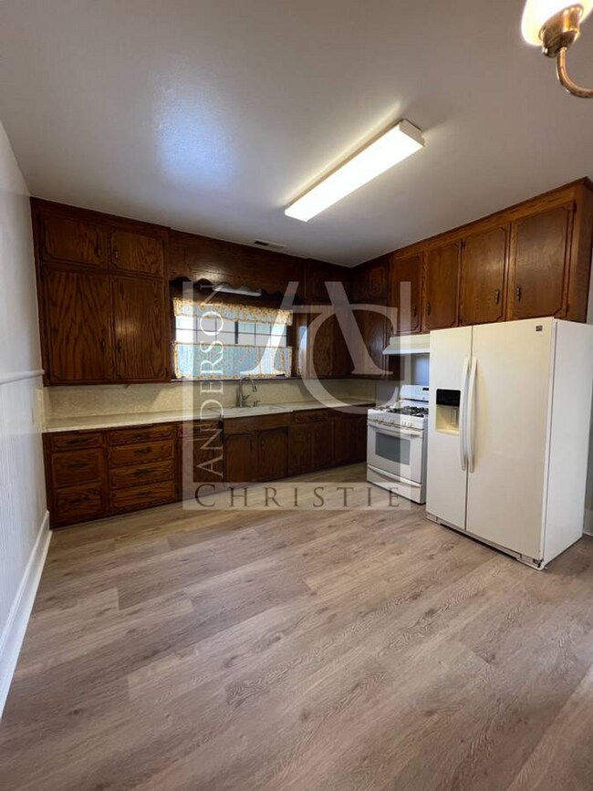 Building Photo - 12 8th St