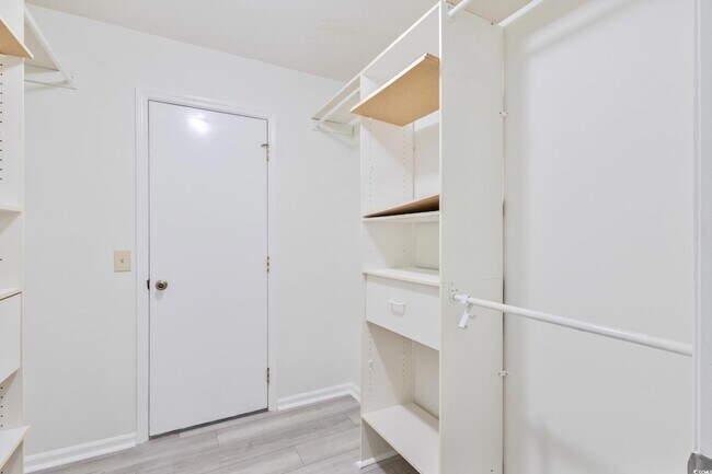 Building Photo - 2112 Brunswick Cir