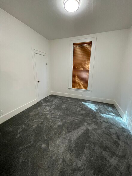 Building Photo - 637 Linden St