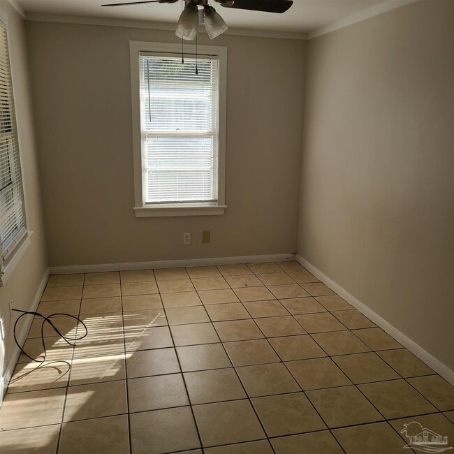 Building Photo - 3206 W Gadsden St