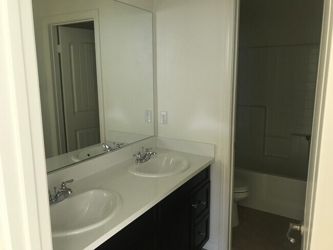 Building Photo - Luxury home 4Bedroom 3.5Bathroom in Chino