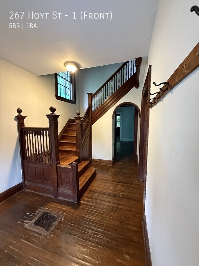 Building Photo - 267 Hoyt St