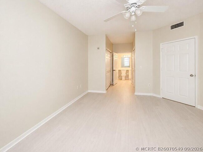 Building Photo - 616 Clearwater Park Rd