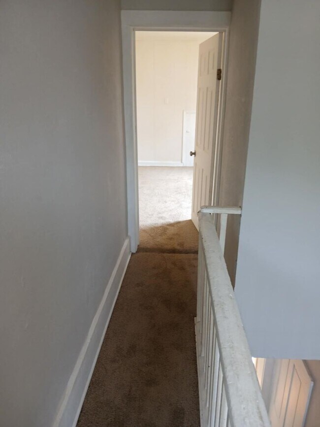 Building Photo - Spacious 3 Bedroom House Located in North ...