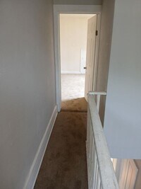 Building Photo - Spacious 3 Bedroom House Located in North ...