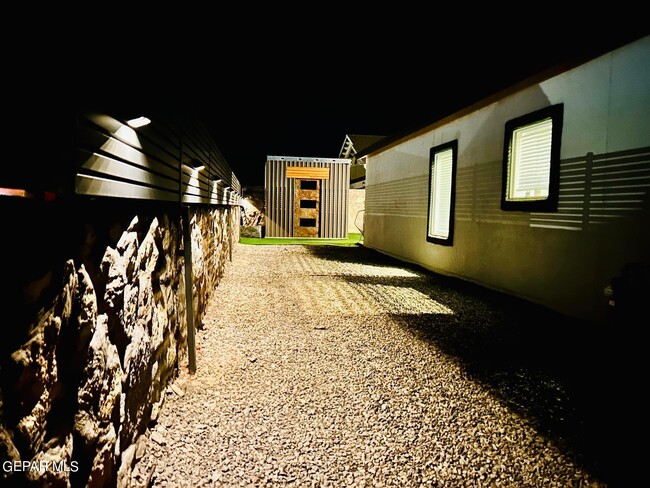 Building Photo - 12741 Gloria Castillo St