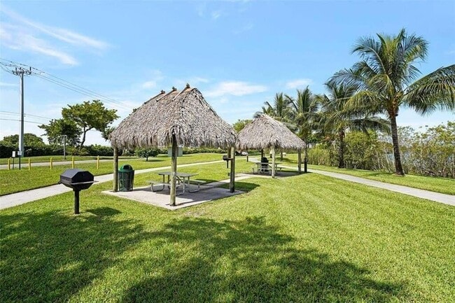 Building Photo - 111 Lake Emerald Dr