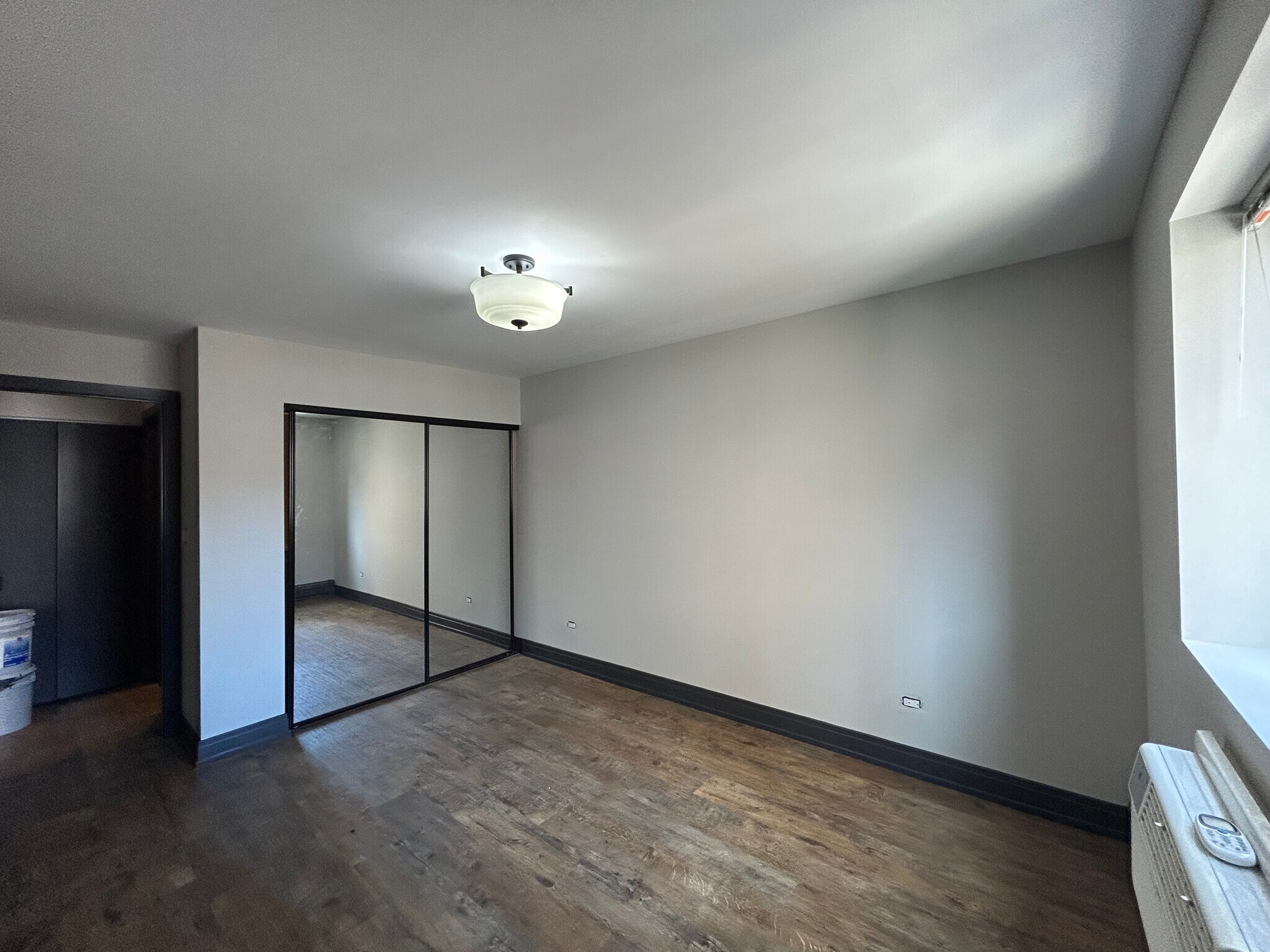 Building Photo - 518 W Wrightwood Ave