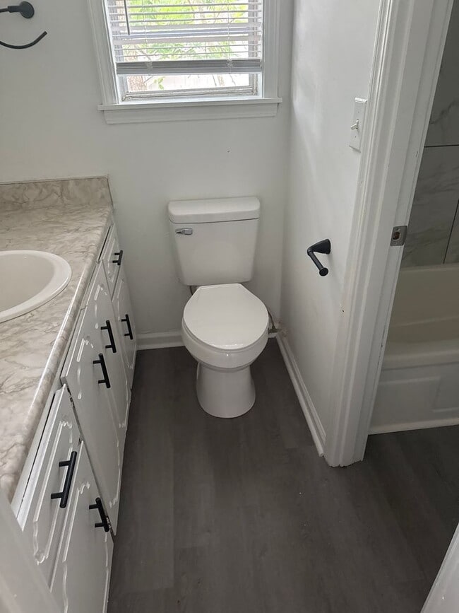 Building Photo - Updated Home Located off Deans Bridge Rd! ...