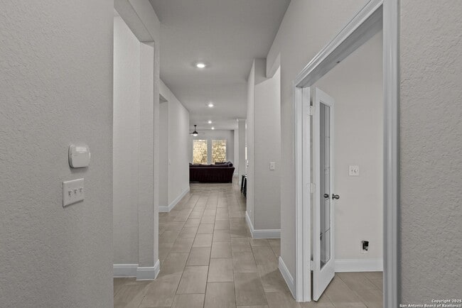 Building Photo - 1318 Tabuenfeld - Excellent, Clean Home, N...