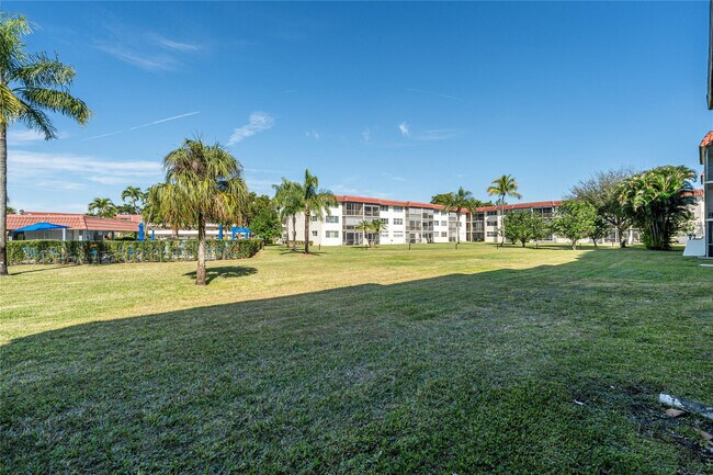 Building Photo - 9523 S Hollybrook Lake Dr