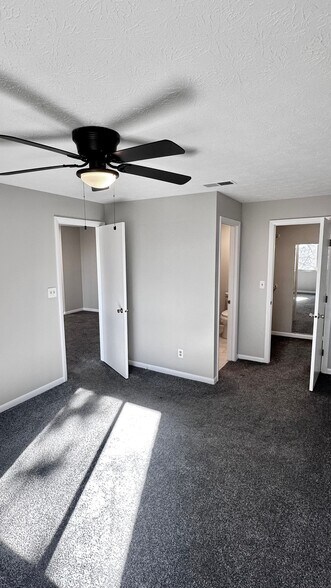 Building Photo - 8919 Eagleview Dr