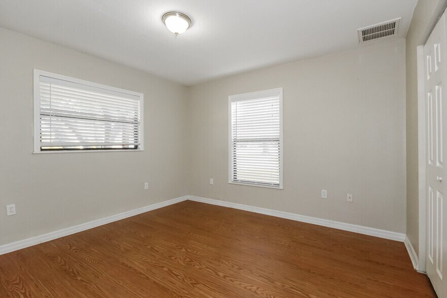 Building Photo - 411 Leafy Way Ave