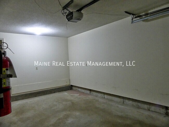 Building Photo - 307 Garland St