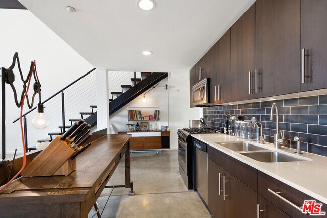 Building Photo - 4111 Sunset Blvd