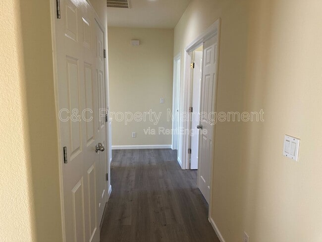 Building Photo - 28 Foxglove Ct