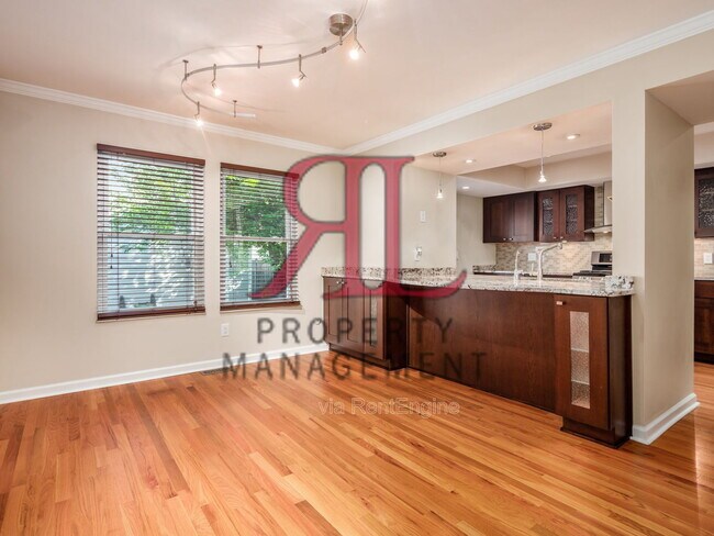 Building Photo - 362 W 4th Ave