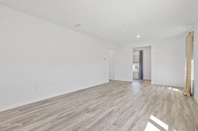 Building Photo - 56 Silverthorn St