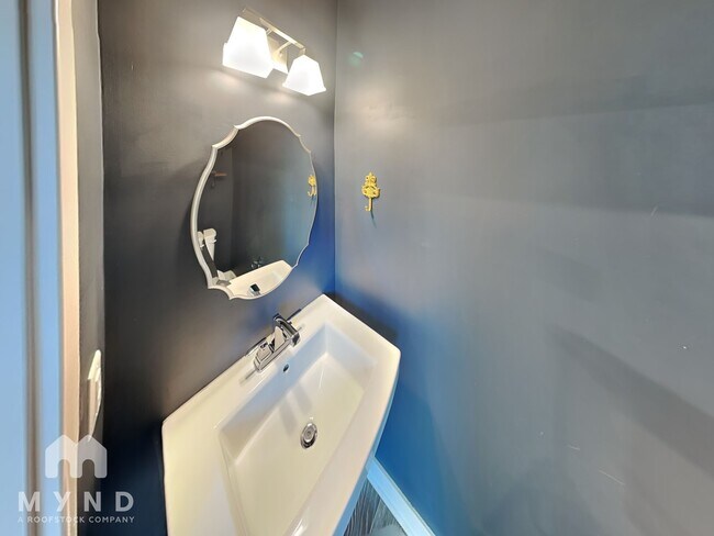 Building Photo - 432 W Tremont Ave